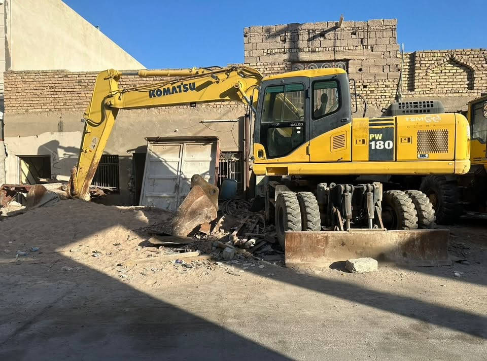 لسلام عليكم 
حفار كوماتسو للبيع حجم 180 
مديل 2008 مكفوله كفاله عامه
السعر 425 ورقه بي مجال بصيط
الستفسار ***********
