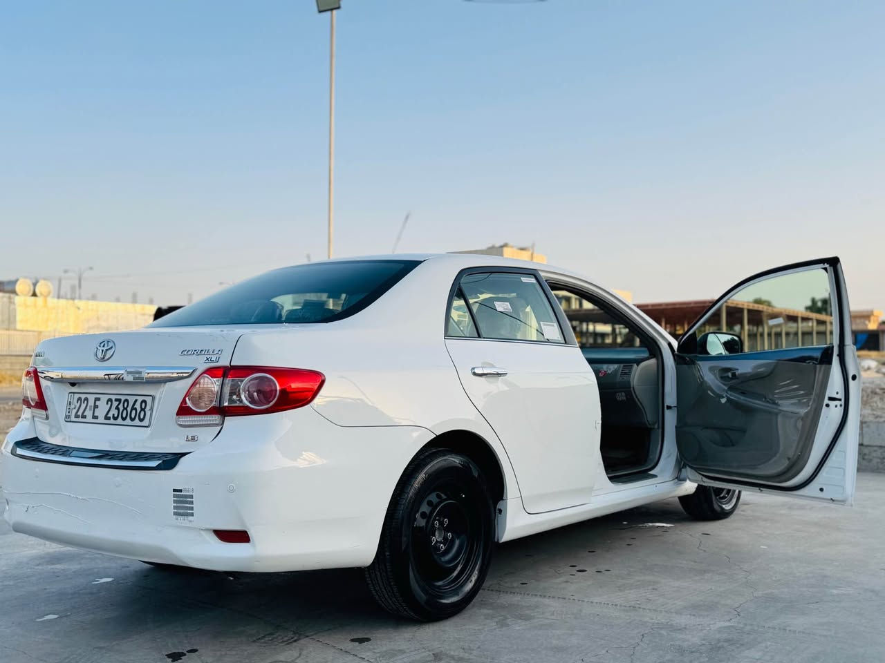 TOYOTA COROLLA 2012 XLI
كورولا مۆدێل 2012 XLI 
ڕەنگى سپى 
گێڕ و مه كينه ى به شه رت
سه وت و سه رف و خه له لى نييه به شه رت
(( ده رگاى سايه قى گوراوه به بيلاد)) 
ئێرباگی نه ته قيوه
مواسەفات
بطاقه ى بنزين هه يه
( - شاشه - كامێرا - مه كينه گه وره - ويل كه پ - ناو كريمى   - حاسە )
چوارتايه و ويلى لۆكى له ژێرداييه
سه نه وى و ڕه قه مى تازه يه 
گێڕ و مه كينه و كاره باى  و هه موو گيانى به شه رت
سعر 123$
***********
*********** شمشمل, السليمانية
