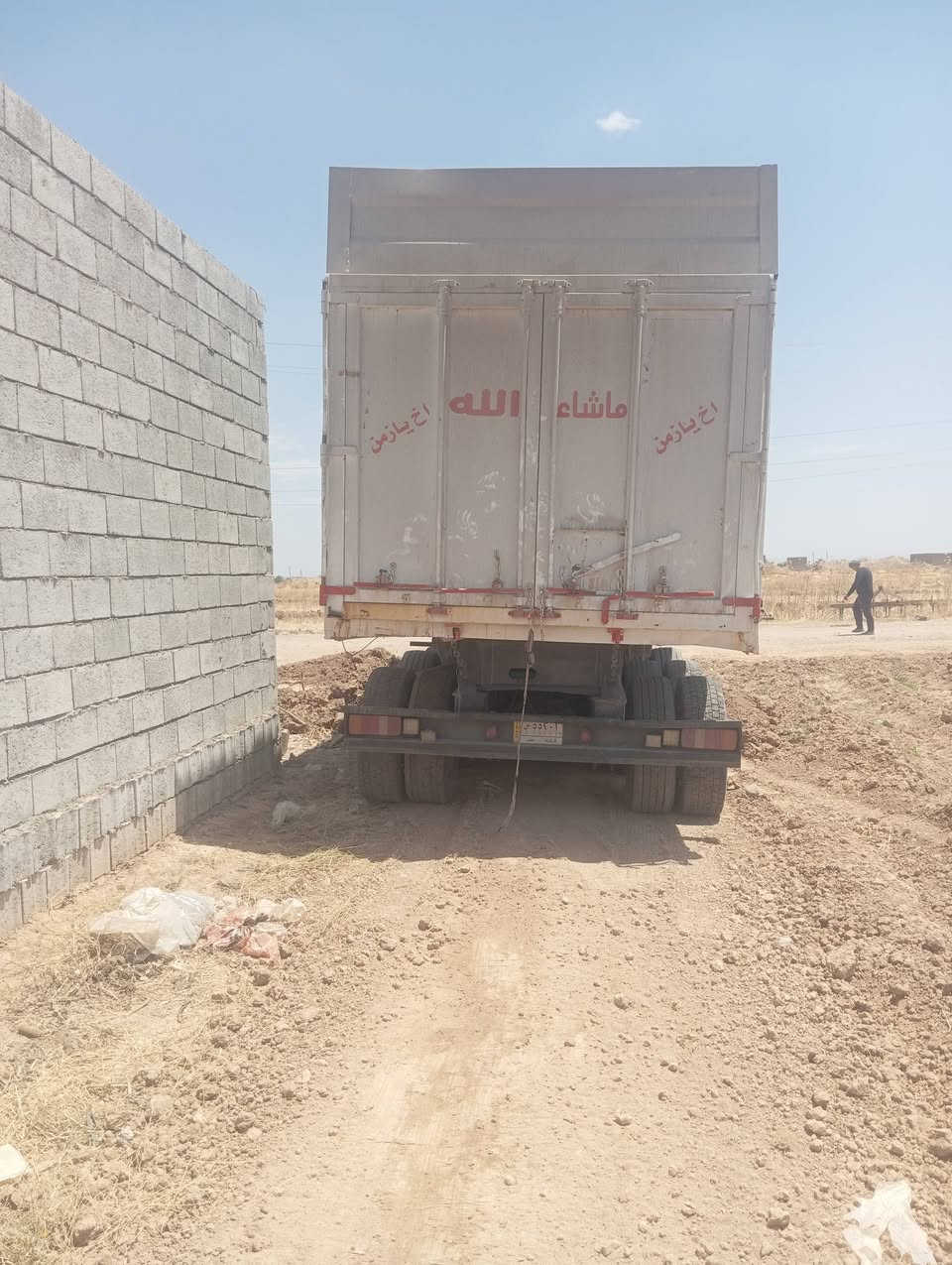 عربانه بابان للبيع حمولة 54 طن شراي يخابر عنوان كركوك رقم الهاتف ***********
