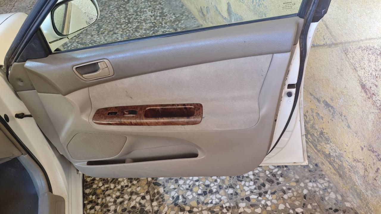السلام عليكم
كامري موديل 2006 خليجي شركة ساز 
مكينه2400و كير حلوات حداديه جديده قبل شهر سويتها 
ما بيها نقص السياره بسمي قبل 10 ايام مجدد السنويه 
تبريد شغال شرط ثلج 
الضرر فقط جاملق امامي بدون دواخل
باب خلف العبري بيه ضربه على البارد ترجع 
 جاهزه السياره السعر 85 و بيها مجال 
التفاصيل اتصل و تدلل ***********
مكاني بصره كرمة علي
