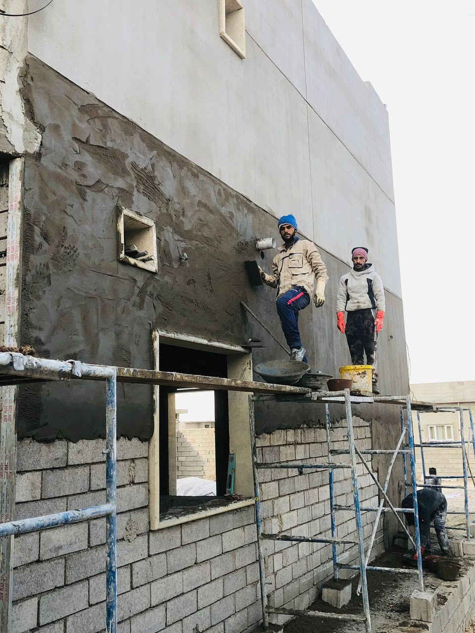 السلام عليكم يوجد كادر لبخ سمنت وجص

متفرق حلين اسعر مناسبه
***********
