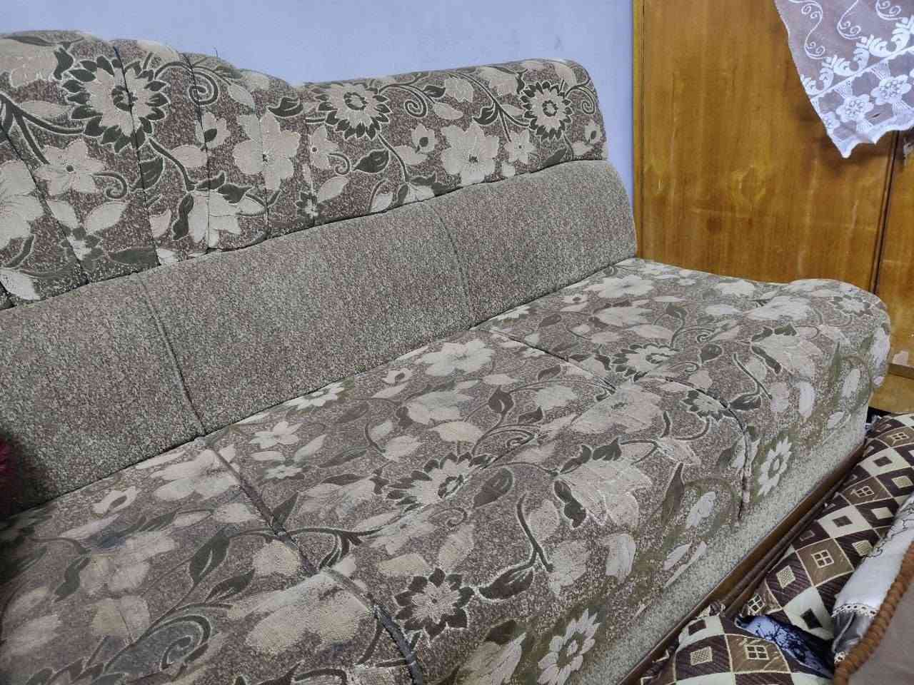 السلام عليكم ديوان للبيع خشب عراقي 10 أمتار و نص شراي تعال خاص او تواصل وياي على رقم ***********
