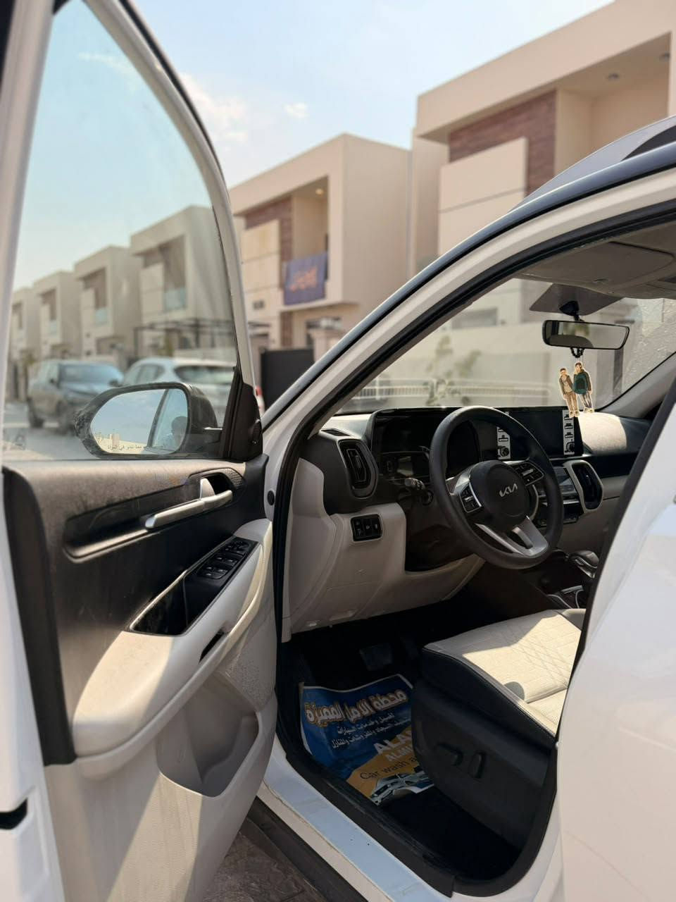 كيا سونيت للبيع  موديل 2024
السعر 160 و بيها مجال 
ماشيه 12,000k m 
المحرك 1500
السياره مابيه اي شي مكفوله
السياره حساسات تحكم ستيرن تبريد فول 
مابيهه اي نقص
رقم التواصل بين واتساب  ***********
