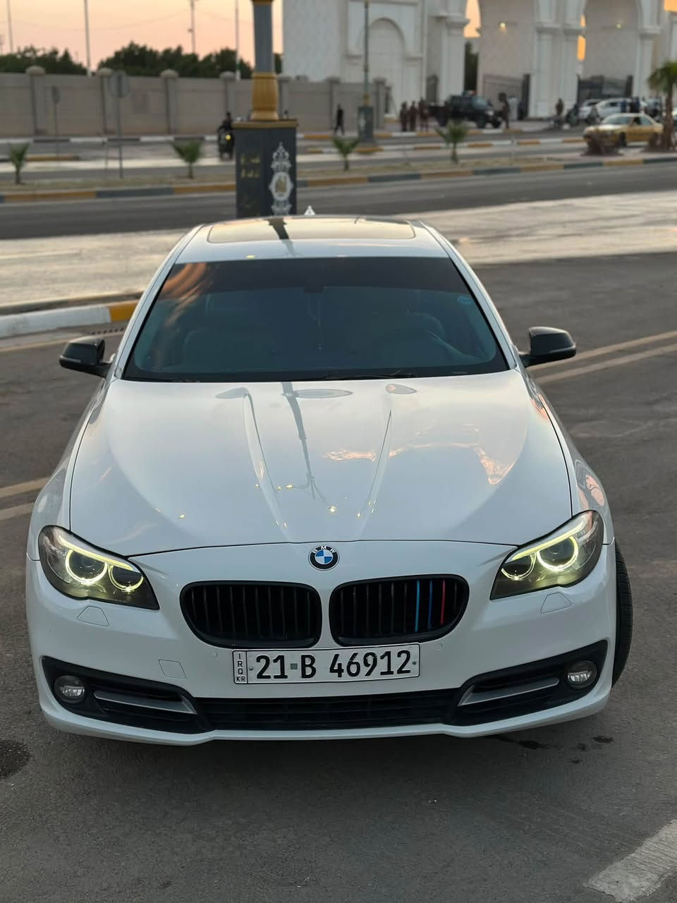Bmw f10 520i 2014 وكالة العروش 
مكينه 2000تون بور تيربو 
مكفوله كفاله عامه 
ماشية92الف كيلو 
السياره جديد مغلف البجم وداخل السياره كل مغلف 
مواصفات bmw معروف خير من الله 
فتحه 
شاشة 
حساسات امامي خلفي 
مري شفط 
بردات عدد 5
جام اوتو 
لايت زنون بلادي 
داخل بيجي 
 السياره مخزونه جانت بسليمانيه 
رقم اسليمانيه باسمي ‬ ‭***********‬
السعر 190
