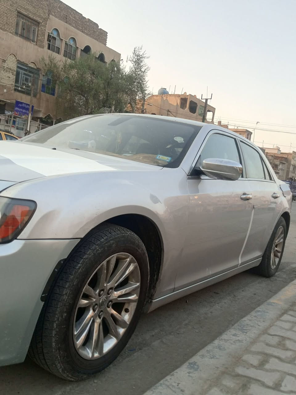 السلام عليكم اوبمه للبيع موديل 2012رقم بغداد سياره كلين بس بيه حادث بل العراق جاملخ وباب خلفي عنوان بغداد رقم الهاتف ***********سعر 150
