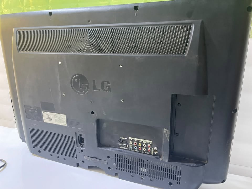 شاشة اصلية LG شرط الشغل حجم 32 مامصلحة صنع كوريا السعر 75                                                 رقم الهاتف ***********
