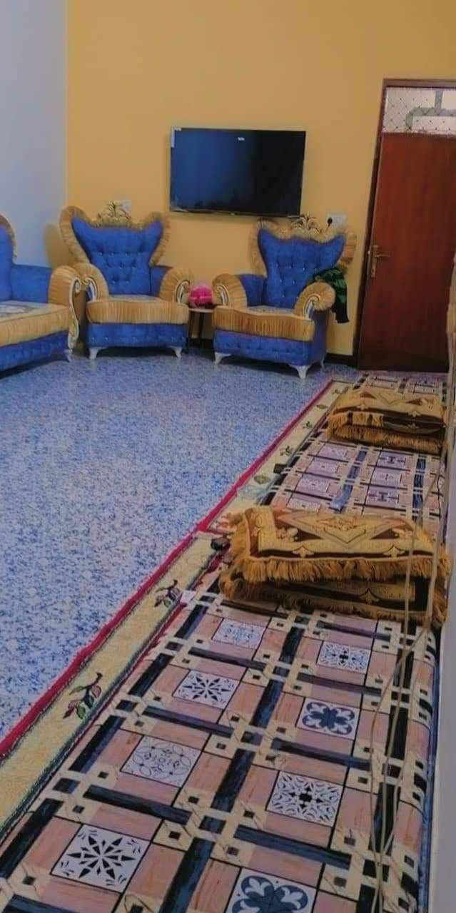 للبيع أو الإيجار 
بيت مساحته 400متر 
الفلوجه منطقة المختار 
أقرب نقطه داله سكلاته الرحمن
4غرف نوم 
الطابق الارضي كامل غرفتين نوم وصاله ومطبخ واستقبال وهول وصحيات كراج 
الطابق الثاني بعد ما كامل 
للايجار 300قفل 
البيع 80 مليون 
***********
