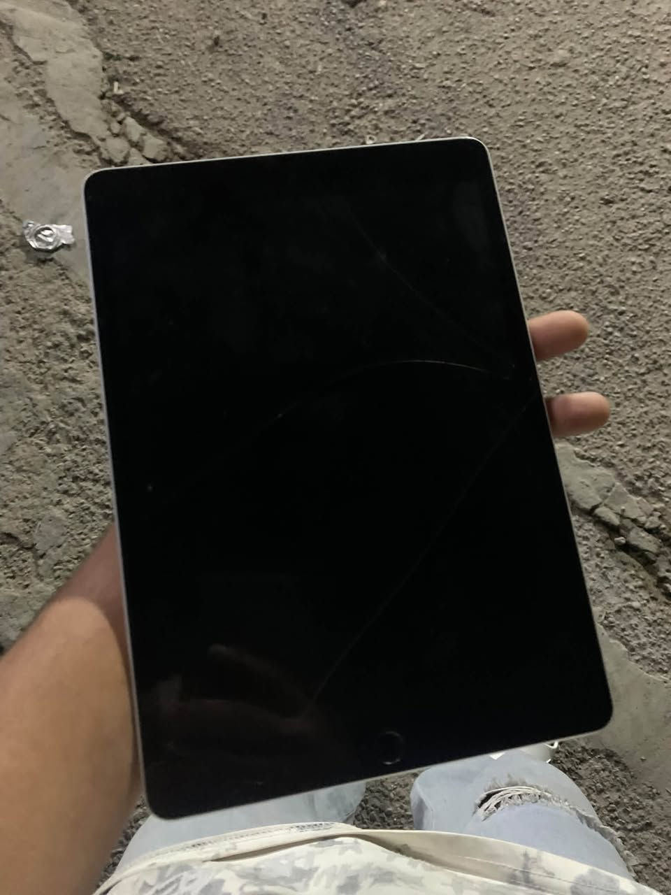آيباد ٩ • ٦٤ • مكفول