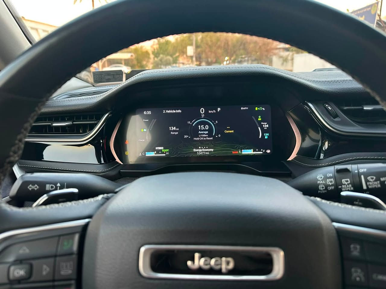 Jeep Grand Cherokee 4x4 موديل 2024. 
(كهرباء+هايبرد+بانزين) فول

* 2.0 Turbo + Plug + Hybrid
* ضرر بسيط جدا
* ماشيه 53 ميل
* دفع رباعي 4×4 ونظام ثبات المسار
* كير أوتوماتيك 8 سرعات ورادارات تفاعليه
* بطارية 17 kWh
* 1C4RJYB60RC710256 رقم الشاصي
* تمشيك كهربائي قرابة 40 كم
* فتحة بانوراما
* جلد فاخر وماسحات زجاج امامي حساسه للمطر
* وسائد وايرباكات امامي وجانبي وخلفي
* مقاعد أمامية كهربائية، وتدفئة
* شفتات ستيرن وكير ماوس وويل كروم
* شاشة وسطية كبيرة وتطعيمات دشبول خشب فاخر
* شاشه دشبول (3شاشات)
* عدادات رقمية ورادارات ونظام المنحدرات
* كاميرات ومزايا أمان متقدمة
* نظام صوت فاخر شركة ILPNE
*  كشنات ذاكره + بانوراما
* 5 راكب

السيارة موصفاتها متخلص، جديده مابيها نقص، سياره اني مستوردها على ايدي، ضررها بسيط جدا (مقدمه البنيد والجاملغ فقط) ومرفق صور الحادث
سبير بلادي منازل

وايرباكات كلها سليمه

عنواني: بغداد - الكرخ - اليرموك - الاربع شوارع
رقم الهاتف: ***********
