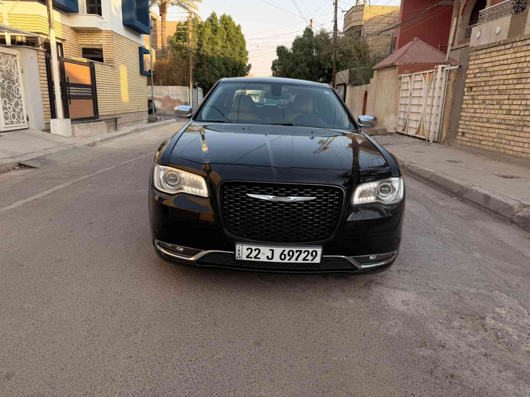 اوباما c300 جديدة بمعنة
المحرك : V6 . 3.6L . 

 السياره كلين تايتل.طابة وتقريرها موجود فقط بارد مكانين بيهة 

المواصفات 

* پانوراما . . 
حساسات خلفية 

* حساسات امامية . 
ماشية ٥٨ الف ميل 

* مصابيح امامية زنون مع LED . 

* شاشه كبيرة مع نظام ملاحة نفكيشن GPS .

* سستم صوت الپاين مع سماعات بريميوم .

* مقصورة الركاب من الجلد

* مقاعد أمامية كهربائية عدد 2 .  . 
داخل جلد ابيض 
* تشغيل عن بعد . . 

* محدد سرعة . 

* تلفون بلوتوث .

* كاميرا خلفية . 

* مرايا متحسسة للاضاءة العالية .

* كير شفتر بالستيرن . 

* دخول ذكي (بصمة) . 
السعر ٢٣ الف دولار  ٢٣٠ ورقة  
للاستفسار سيف *********** مكاني بغداد شهداء البياع
