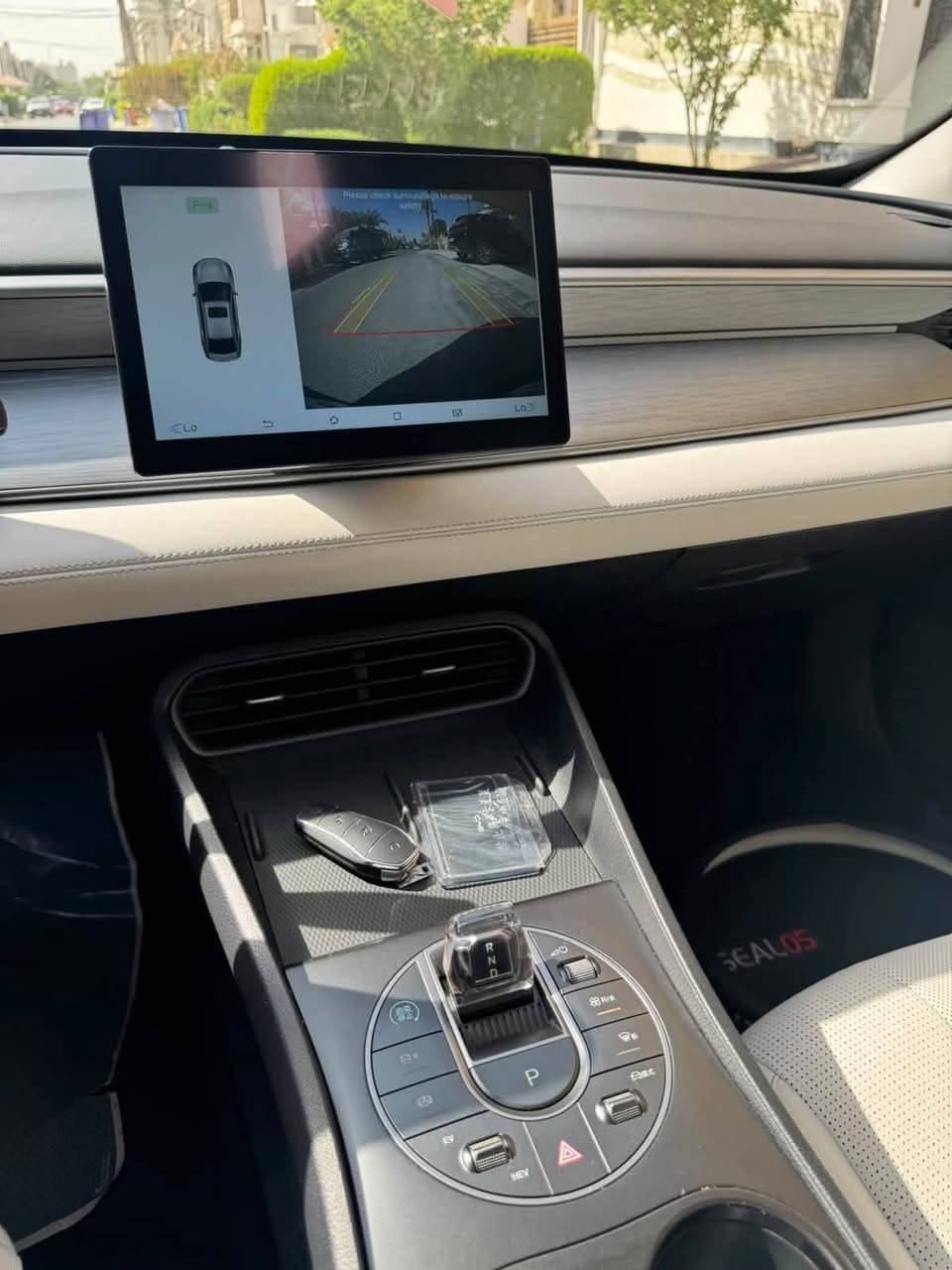 بي واي دي سيل 5 موديل 2025
Plug-in Hybrid – هايبرد قابل للشحن
ماشية 8000 كم فقط
كفالة عامة
السنوية باسمي ومثبتة لوحات
ثلاثة أنظمة تشغيل:
هايبرد + بنزين
شحن ذاتي
شحن خارجي
مدى إجمالي يصل إلى 2,200 كم
سعة خزان الوقود 65 لتر
محرك 1.5 لتر هجين
المواصفات:
مقاعد جلد أبيض
شاشة وسطية كبيرة
كاميرا خلفية دوارة
عدادات رقمية
بصمة + كارت
هاند بريك كهربائي + Auto Hold
إضاءة LED ولايت أوتو
إضاءة نهارية LED
تبريد قطعتين
10 إيرباك
ويل كب قياس 16
ستيرن جلد بخياطة
مع السيارة الشاحن الأصلي + الكارت + فوم معالجة الإطار + سستم سوادات
ملاحظة: بيها رصعه صغيره كلش، 
المكان: بغداد – الدوره
للتواصل: ***********
