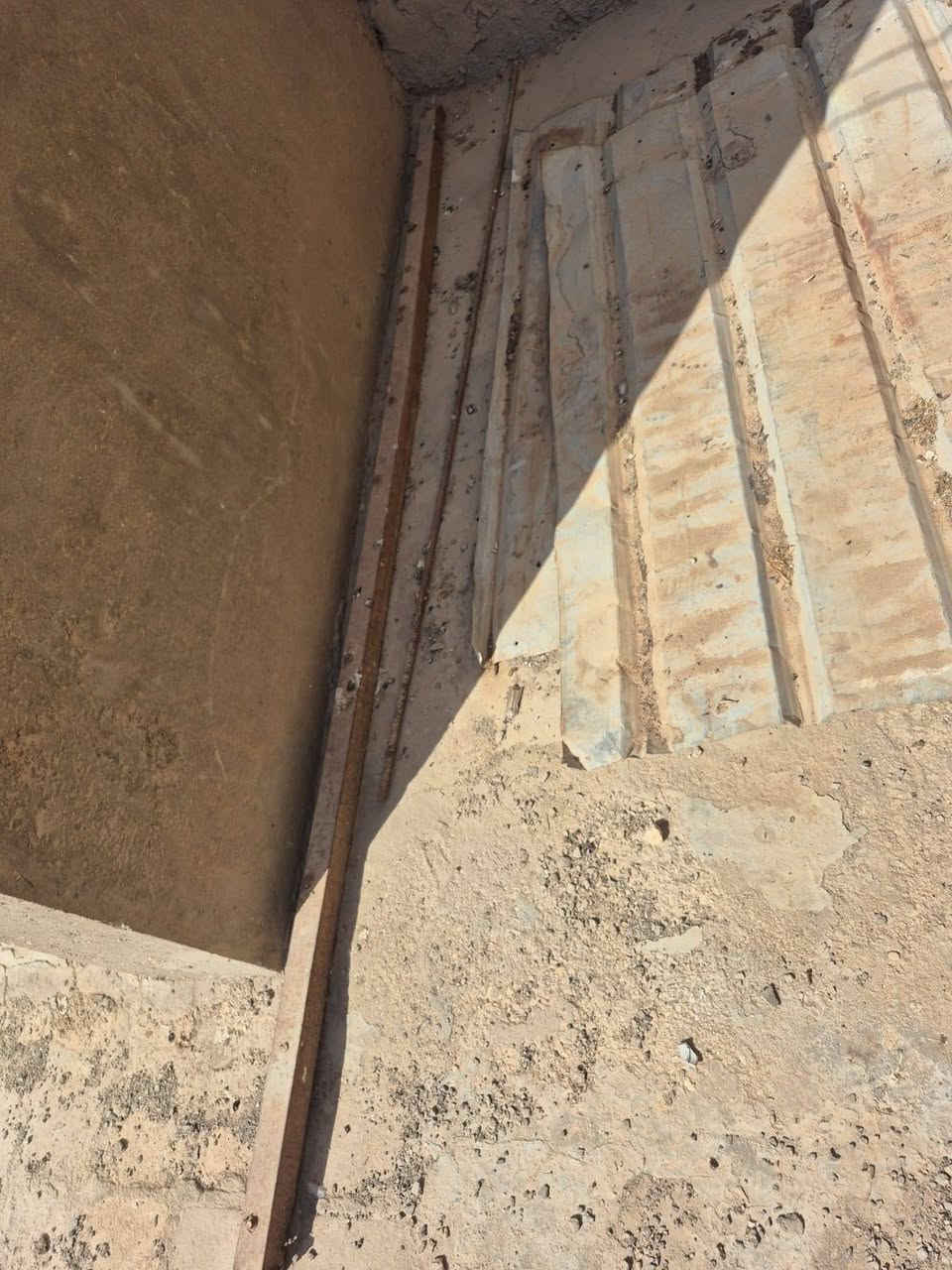 السلام عليكم محجر حديقه مستعمل نظيف حيل مع قطع متفرقه حديد مكاني كربلاء ***********
