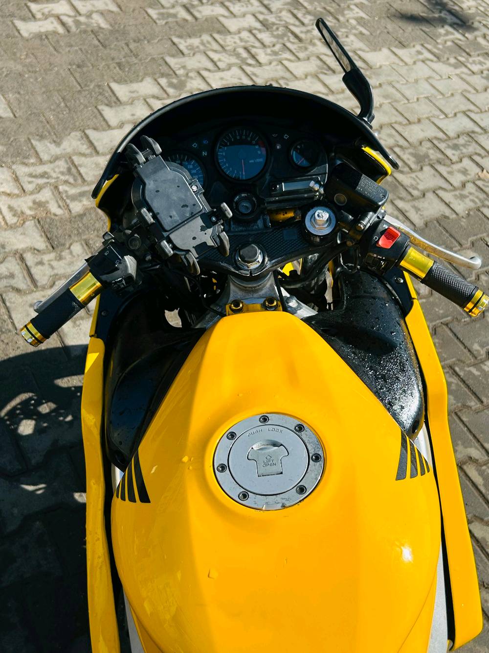 سلام عليكم 
دراجه للبيع نوع SBR
حجم 600 كامله مكمله من جميع النواحي 
رقم وسنويه انكليزي تحويل شوكت ميعجيك 
كفرات مصبوغه جماليه توحيد لون 
السعر 31 وبيه مجال للطيبين 
رقم الهاتف ***********