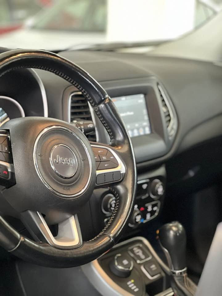 جيب كومباس ٢٠٢٠ فول مواصفات 
بوند صبغ ،بدون دواخل، ٥٢٠٠٠ ماشية ، دبل اكسل ،بانوراما،كوشن جلد،وهيتر رقم و سنوي جديد موجود دهوك 
سعر ١٤٠$
***********
