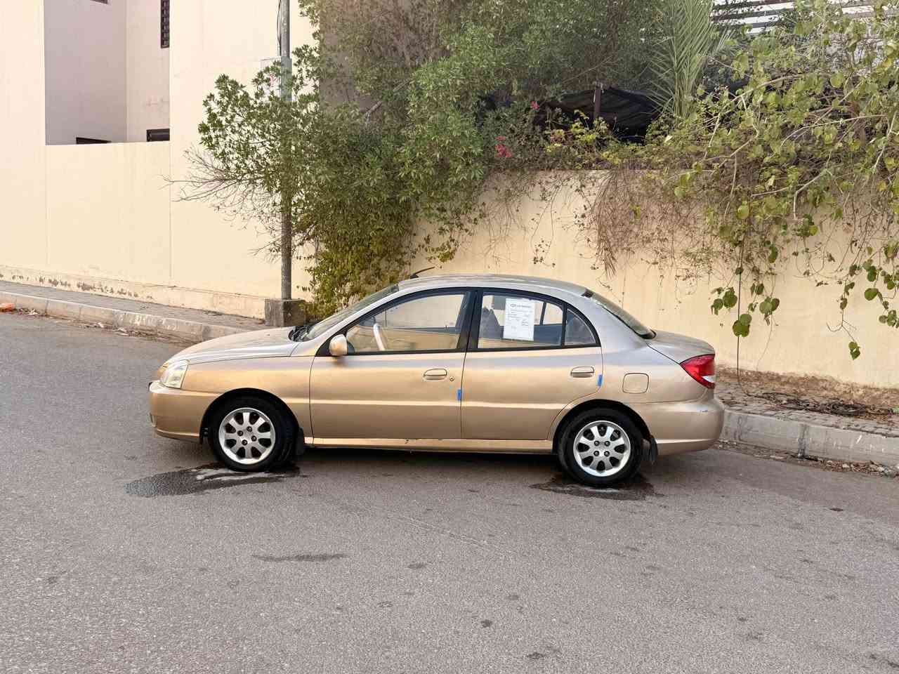 السلام عليكم 
شباب 
عندي ريو 2005
خليجية داخل بيجي 
محرك وكير وحدادية 
مال حاوية 
معمرة وجاهزة مجهزة من كلشي 
رقم نجف صدامي  
مكاني نجف مجمع بيتي 
اريدها 43  وبيها مجال للشراي 
للأستفسار 
*********** النجف, العراق
