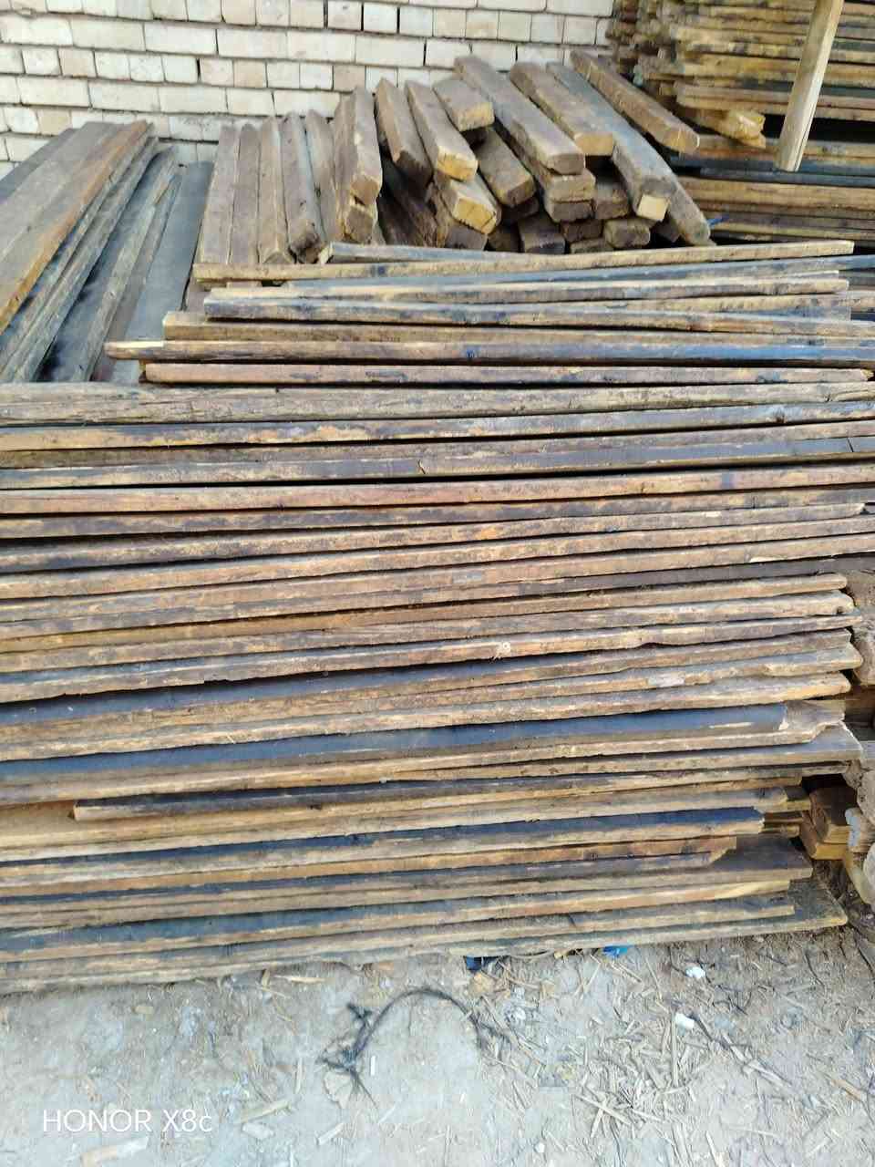 قالب خشب للبيع روسي تارس مساحه 300 متر العدد 13 مكعب العنوان بابل ***********
