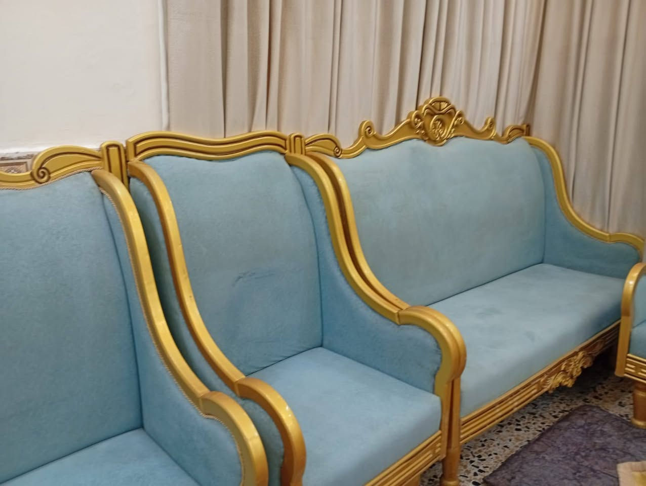 تخم للبيع حطاطه نظيف ١٧ مقعد السعر ٦٠٠ وبي مجال لشراي
عنوان فلوجه حي معلمين شارع ٤٠ 
رقم الهاتف لشراي ***********
