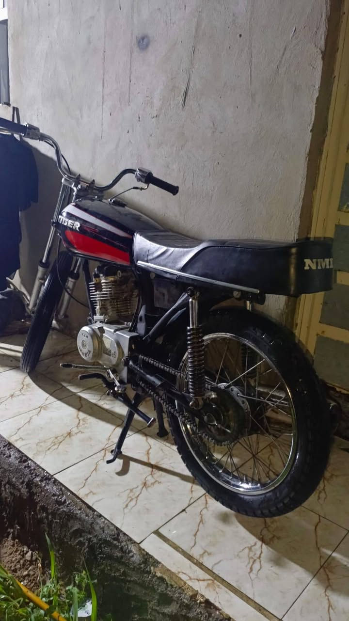 سلام عليكم دراجه للبيع مديل 18كلك كلك سعر 250 ال مكان نجف شارع كربلاء عمود 110رقم ال هتف ***********متوجد وتساب
