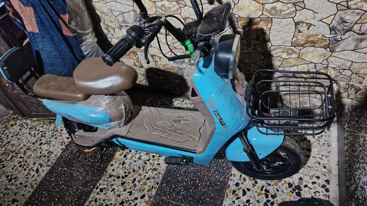 السلام عليكم عندي دراجه شحن حجم 16 دراجه نضيفه جداا جداا السرعه 80 عالي ناصي اشاير يمنه يسره كله شغال كهربائياتها كلها شغاله السعر 300 وبيها مجال للإستفسار الاتصال على الرقم ***********
