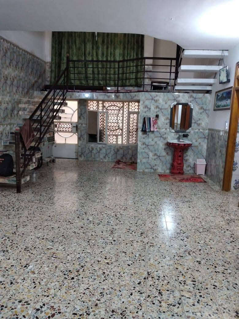 سلام عليكم بيت للبيع مساحه 300  بيت حديث طابوك جمهوري يحتوي. على غرفتين  . وصاله. وستقبال. ومطبخ.  بيت مرتب وكامل معه  اثاثه...  عنوان البيت العزيزيه مقابيل مدرسه صينيه مال سياسين... الاستفسار... على...هاذ الرقم ***********
