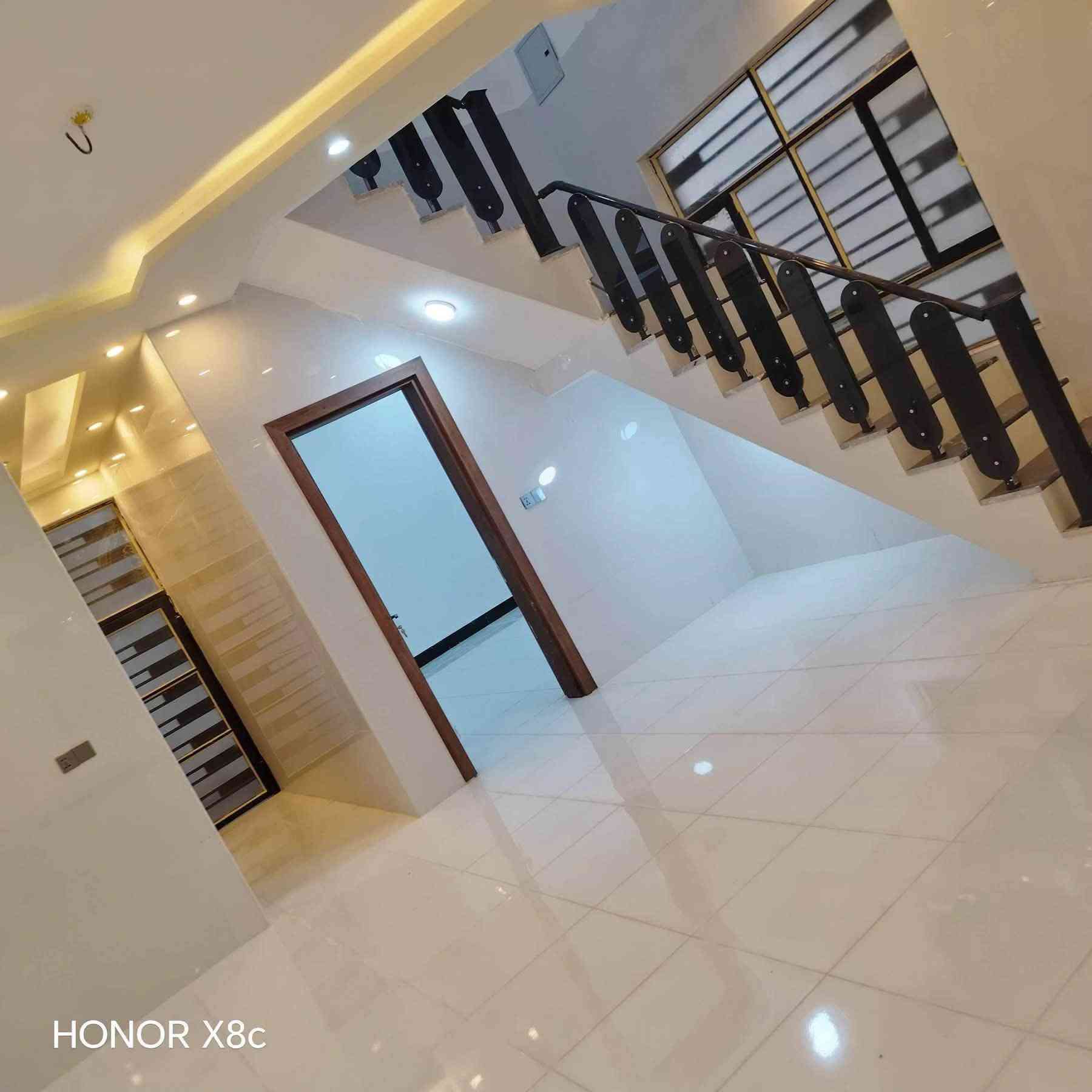 🏡دار للبيع🏡

المساحة: 150 متر مربع

✅ #طابو_زراعي_سند_25_أقرار_محكمه

السعر: 123 مليون  (مع المجال)

الموقع: النجف شارع الصب عمود 260 #ألخط_ألاول

مواصفات البناء:

3غرف نوم وصاله ومطبخ واستقبال حمامات داخليه وخارجيه وكراج 

بناء مرتب (أساس + سقف كونكريت + طابوك)

أرضية بورسلين أبو الـ 60

الخدمات:#بعد_عن_سوق_100م

ماء كهرباء مدارس سوق تبليط مولد

للاستفسار والاتصال:

***********
