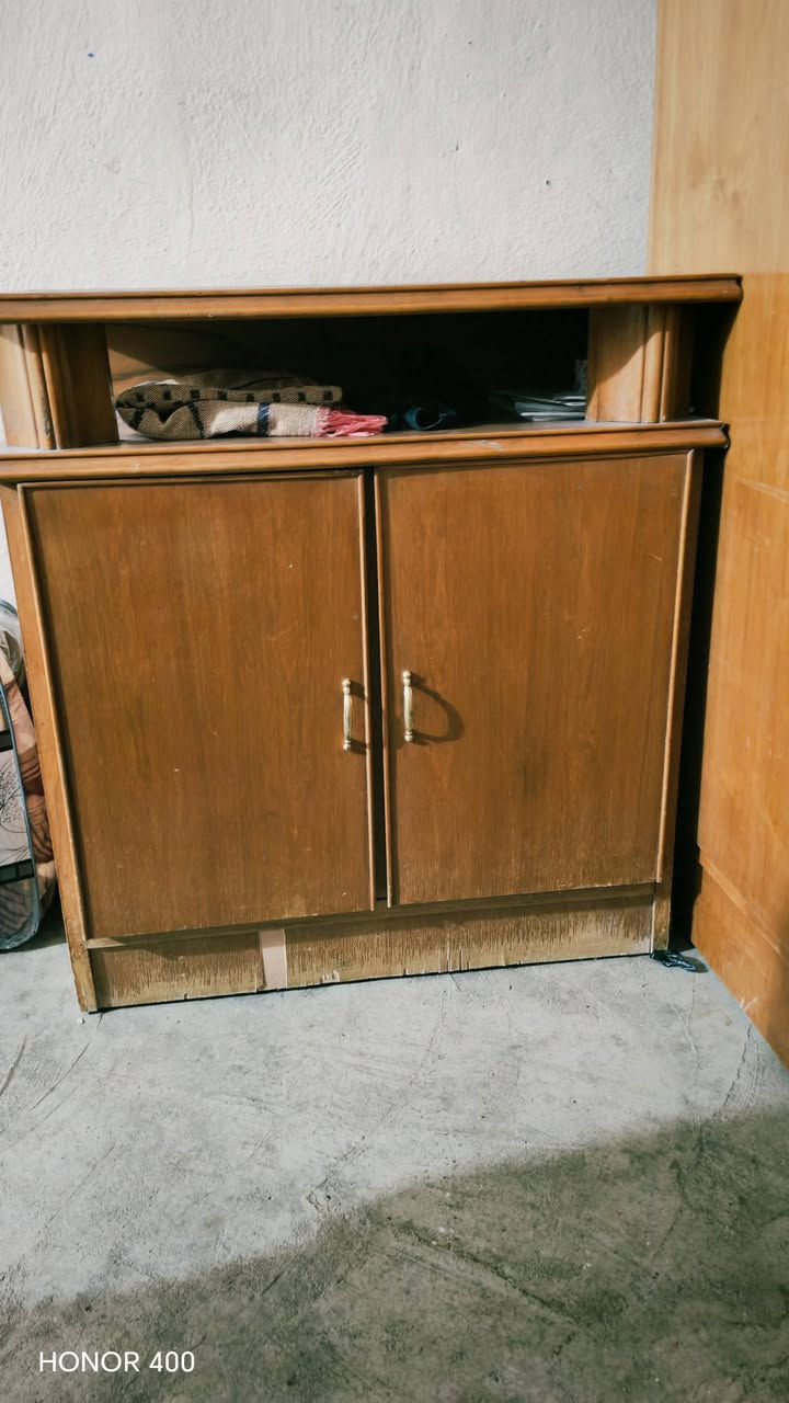 غرفة نوم للبيع السعر 550 بيها مجال
مكاني الموصل الكبه
*********** الاتصال

نص مكتوب في الصور:
- HONOR 400
