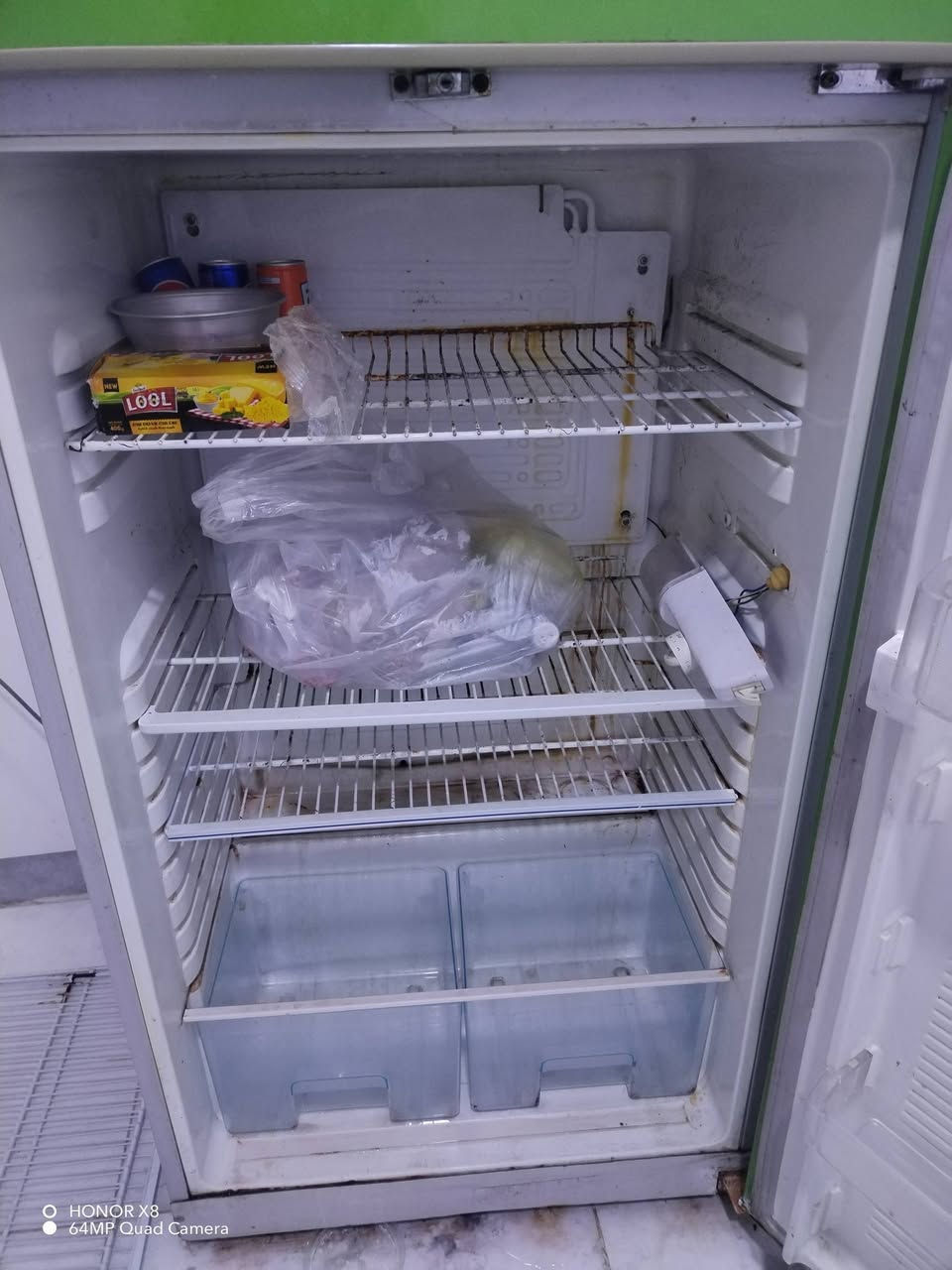 ثلاجه للبيع حجم كبير وضع شركه تجميد شرط الفحص سعر 120وبيها مجال الاتصال على الرقم ***********
