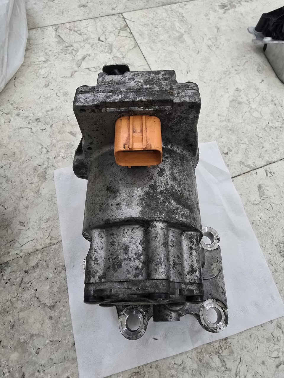 طرمبه توسان وكيا هايبرد سعرها 400 دولار
انفيرتر هايبرد كيا وهونداي 
 توسان هايبرد  وكيا سبورتج هايبرد . تاخذه ع رقم مالته .
ع فحص والضمان السعر 450 دولار 
قفل باب خلفي الصندوق  توسان  وسبورتج . سعر 100 الف دينار

اسعار جوه سوك . وكلها بلادي تفحص وتشد  
الغراض معروضات يمي . العنوان بغداد السيديه 
***********
