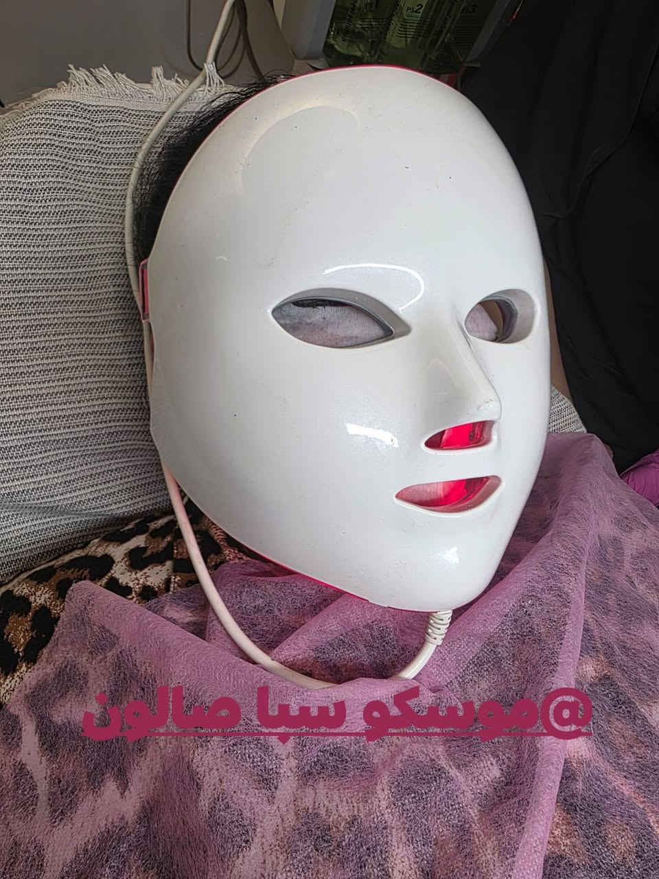 للفائده
مجمع الطبيب الجراح محمد الباقر 

اليوم اريد انقللكم تجربتي يم
الدكتورة حنين الصراف 
موسكو سبا صالون 
اول شي أبدأ الدكتور حنين الصراف وشغلها يجنن وايدها تنلف بحرير واسلوبها الراقي وموادها الاصليه من افضل وارقى الماركات وماحجيلكم عن عيادتها تجنن والنظافة والدزاين كل شي بيرفكت حرفيا

 @@موسكو سبا صالون اليجنن طبعا اني عندي اهم شي النظافه
مااحجيلكم عن الترتيب وجمال المكان والاسلوب الراقي لكل الموظفات من أصغر وحده لأكبر وحده 
كل شي احجي عنهم قليل بحقهم ربِ يبارك بيهم ويرزقهم أضعاف مضاعفة  يعني حرفيا كل شي سويت حقن وهايدروفيشيل ومعالج وشسوار لشعري وشيره  ومساج وحمام مغربي وبدكير ومنكير والحلو بي كل شي متواجد بمكان واحد ما يحتاج ترحين لغير مكان 
وهسه اتركم ويا جمال المركز

نص مكتوب في الصور:
- @موسکو سبا سالن
- @موسكو سبا صالون