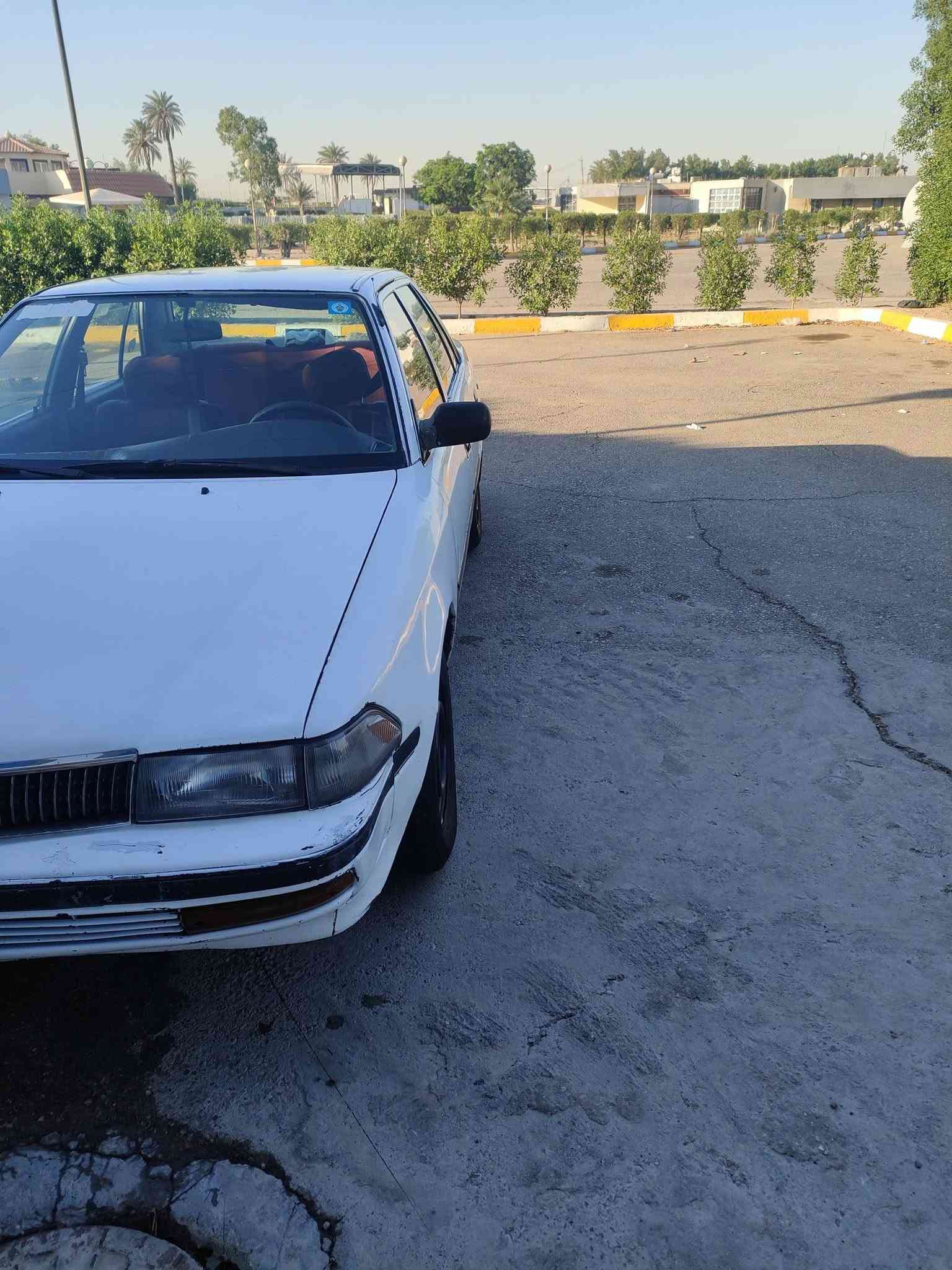 السلام عليكم كورونا عظم موديل 1990رقم بغداد انكليزي سنوية مجدده لغاية 2031 مكينة 2000 ابو الجف لا صرف ولا تبخير كابريتر گير اوتوماتيك بلادي الصدر الأمامي جيد والصدر الخلفي تعبان بس عادي يمشي حال تايراتها نص عمر الكشر شوفت العين بنيد وقماره وصندوك بلادي مابي صبغ بس أني اگول بيه صبغ حزام السيارة مابيه ظربة قوية أبد بس بيه طخطخات تبريد شغال بس هسه قلت البرودة مالتة ماادري شبيه للاستفسار أكثر أتصل على هاي الارقام وتدلل السعر 45 ورقة وبيه مجال 
***********
***********
مكان السيارة بغداد مدينة الصدر 
ومامتواجد عل فيس أتصل الارقام بيهن وات ساب
