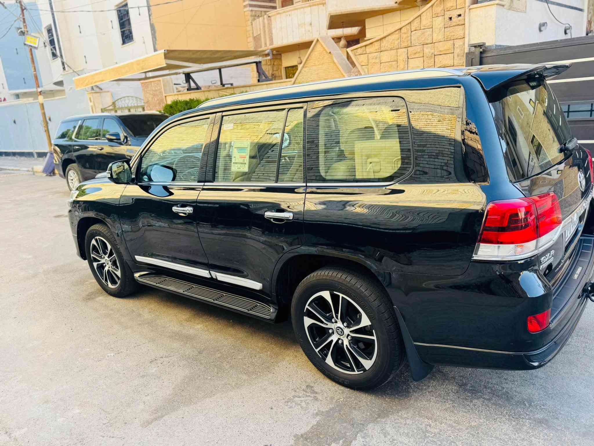 الاند كروز 2021 خليجي فطيم اصل 

محرك 8 سلندر 4.600 

كفاله عامه سياره بيها رصعه صغيره بلباب بكد اصبع بارد 

سياره مغلفه PPF  امريكي ابو ضمان 

سياره بحاله وكاله كلش جديده 

رقم بغداد تحيل ثاني يوم 

مكانها الرمادي 

سعر 510 بيها مجال بسيط 

يرهم مراوس بتاهو مكفول حصرا 

***********
