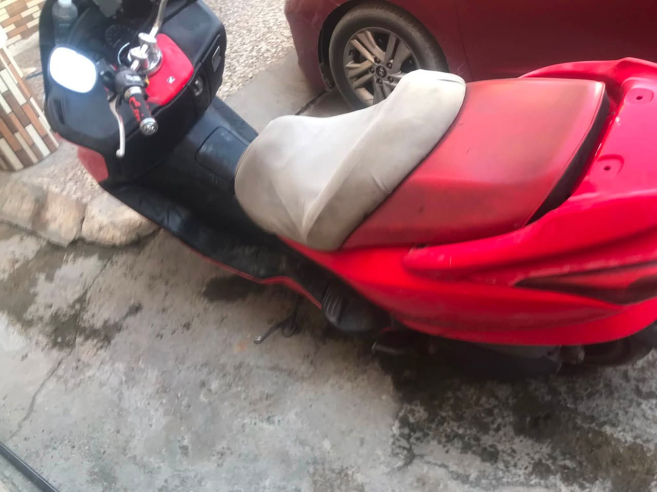 سلام عليك دراجه فورزا 08للبيع 
مكينه مكفوله من التجفيت و الفتح و التنقيص و التبخير 
دراجه جاهزه من كلشي 
تخم تاير جديد 
بس كلجات تعبانه 
و دبلات اماميه تعبانات
كفرات بلاديه بس شويه مولحات 
تجوه خلفيه موجوره بس اني شايلها 
السعر 800 دراجه كلها شغاله 
***********
