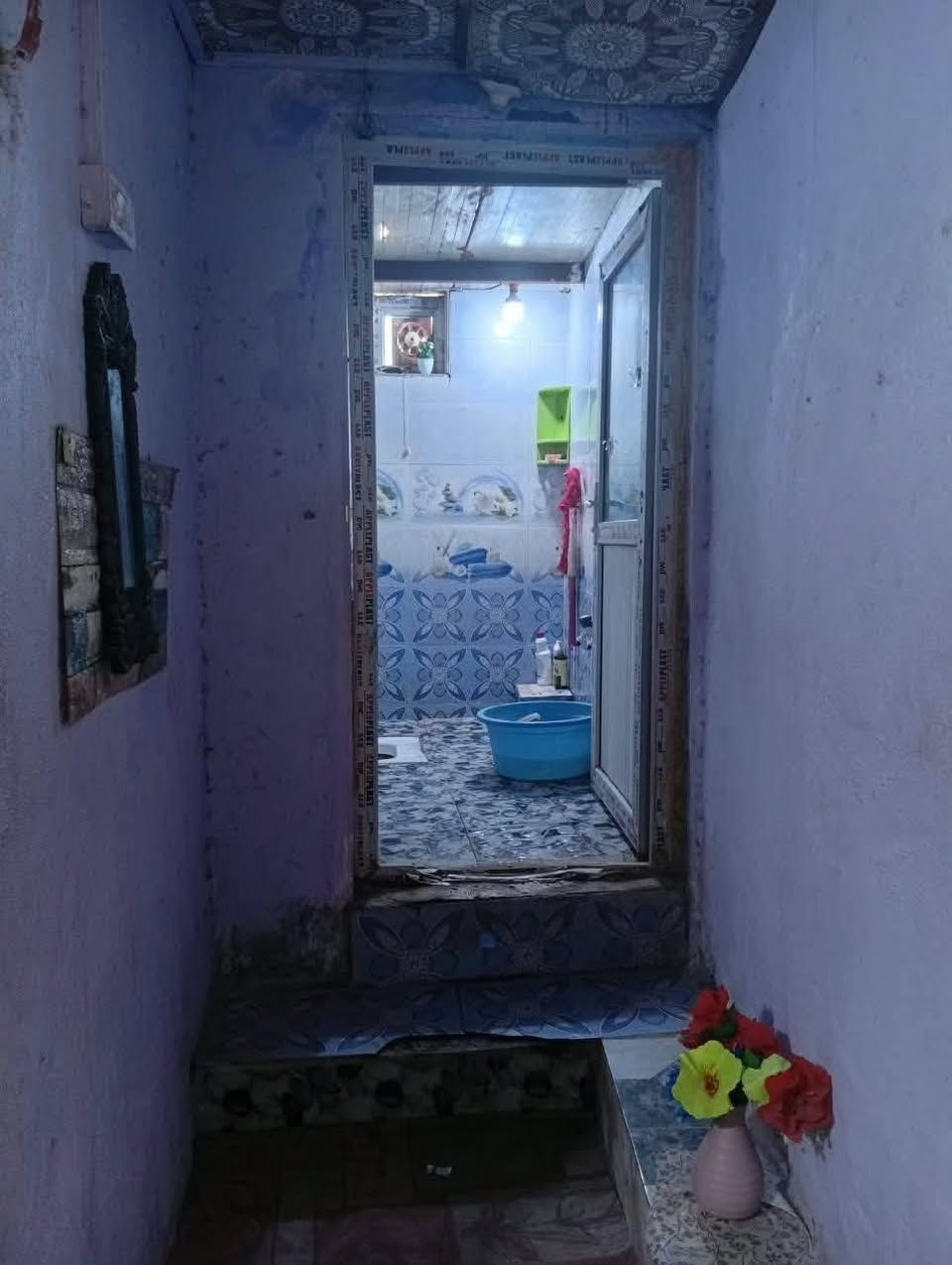 بيت تجاوز للبيع قبله حي الحكيم قرب حسينيه بن مظاهر الاسدي يتكون البيت من غرفتين وكلدور وستقبال ومطبخ وصحيات وبي مساحه ورئ البيت البيت نضيف ومرتب مساحته 150 متر  سعر 11 وبي مجال 
*********** لتواصل واتساب
