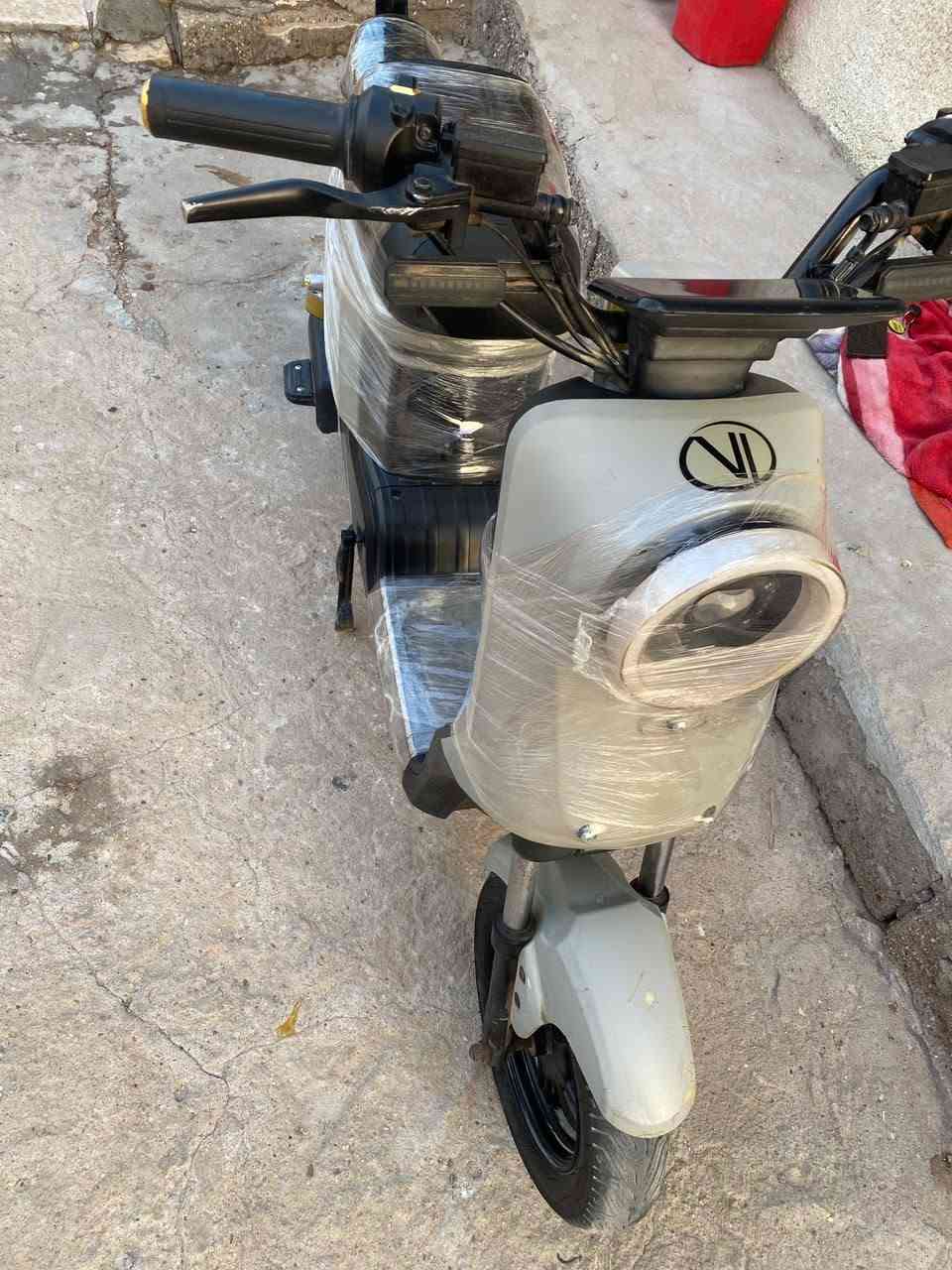 دراجه شحن جديده
مستعمله قليل كلش 
نضيفه كلشي شغال بيها كهربائيات كله شغاله 
مكان بصره ابو خصيب البهادريه
*********** 
السعر ٤٠٠
