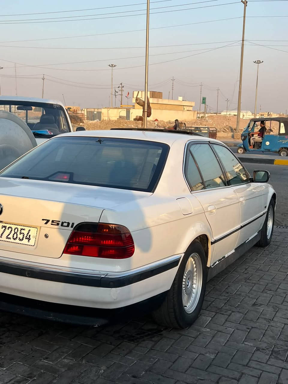 سلام عليكم BMW/750i/V12/1995كفاله عامه صبغ وضربه ونقل وتبديل
رقم بغداد بسمي سنويه ل30  حداديه جديده دبلات خلفي هايدروليك بلاد تخم تاير سلايت شغال مكينه 12سلندر سياره كلها بلاديه تبريد شغال كشنات كهرباء جلد 5بردات خلفيه كهرباء جنطه شفط منضومة زنون كامله شاشه اندرويد ويل شعاع بلاد مال 50 بجم 2000محدث السعر 130وبيها  ترهم مراوس الفينيه او اوباما للستفسار *********** ماكن بصره
