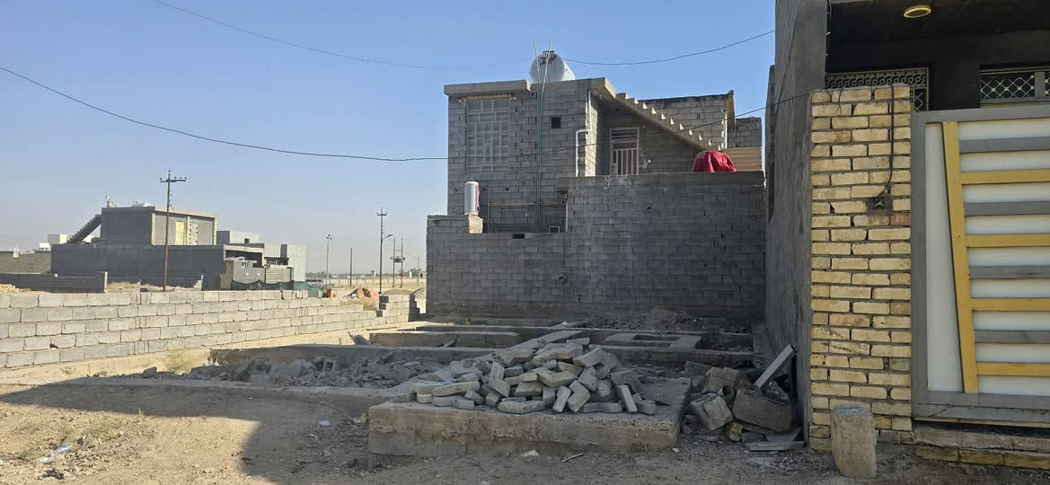 السلام عليكم قطعة أرض للبيع طابو زراعي صرف الجغيفي الثانية مقابل جسر السجر خلف محطة البانزين 150 متر مدفونة ومجعبة واصل ماء وكهرباء ومنطقة مسكونة السعر 30 مليون وبيهة مجال للاستفسار الاتصال ***********
