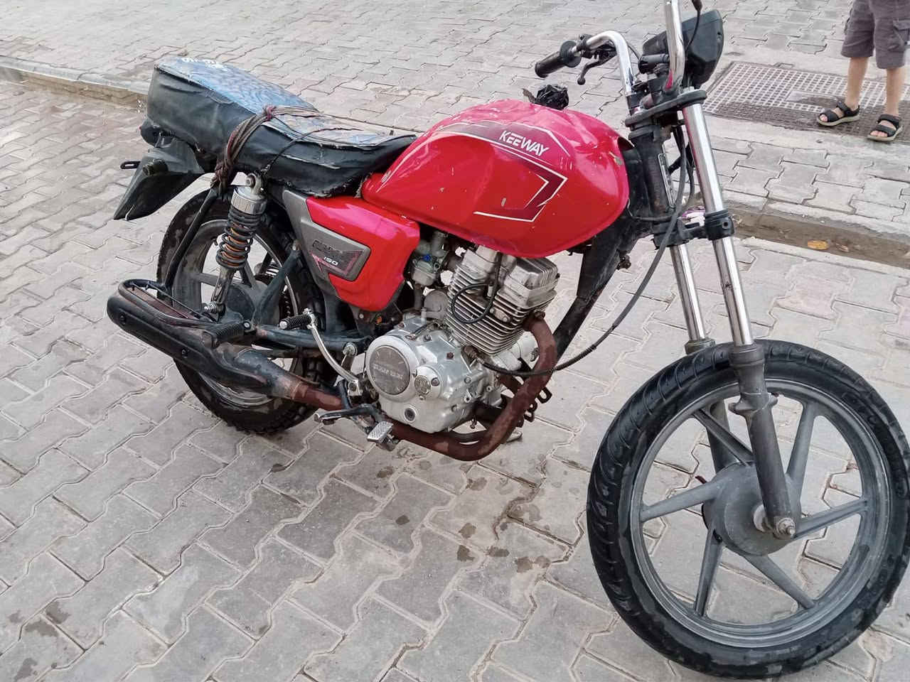 السلام عليكم مكلف بالنشر 
دراجه كيمو موديل 19 أوراق السعر 250 وبيه مجال قليل حق الجيه هذا رقم *********** كوت حي الجهاد الخاص ممنوع
