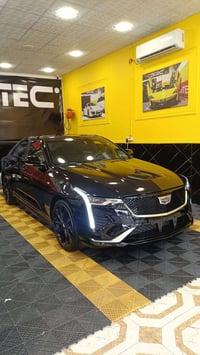 كاديلاك ct 4  2023 فول مواصفات  حادثه جاملغ امامي بدون دواخل راجع بارد...