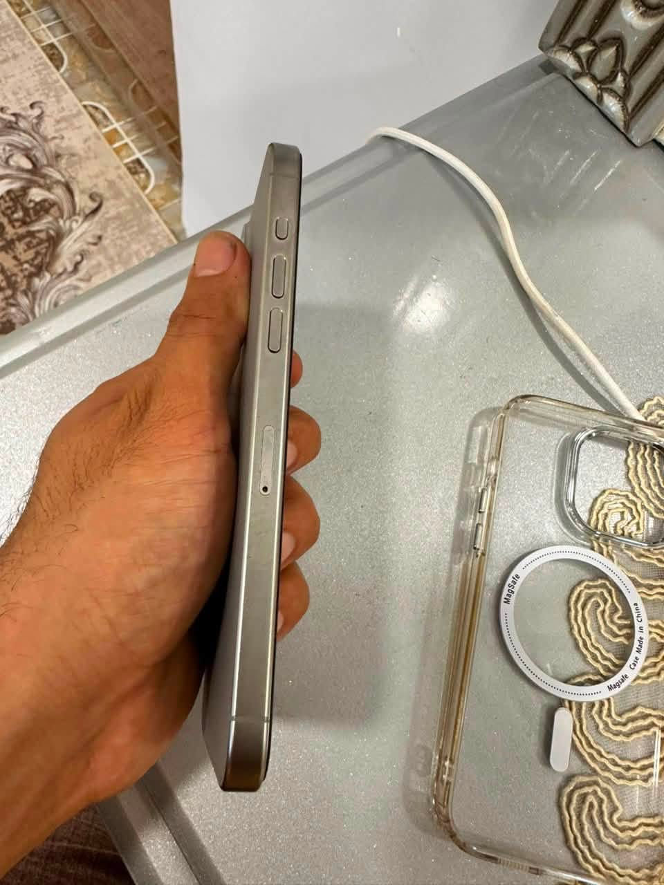 ايفون 15 برو ماكس ماستر عربي شرق اوسط بطاريه 89 ذاكره 256 وتر بروف مكفول كفاله مطلقه ملحقاته كامله سعره  مليون و25 عنوان بغداد التاجيات *********** بيع فقط بدون مراوس وتوصيل ماعندي
