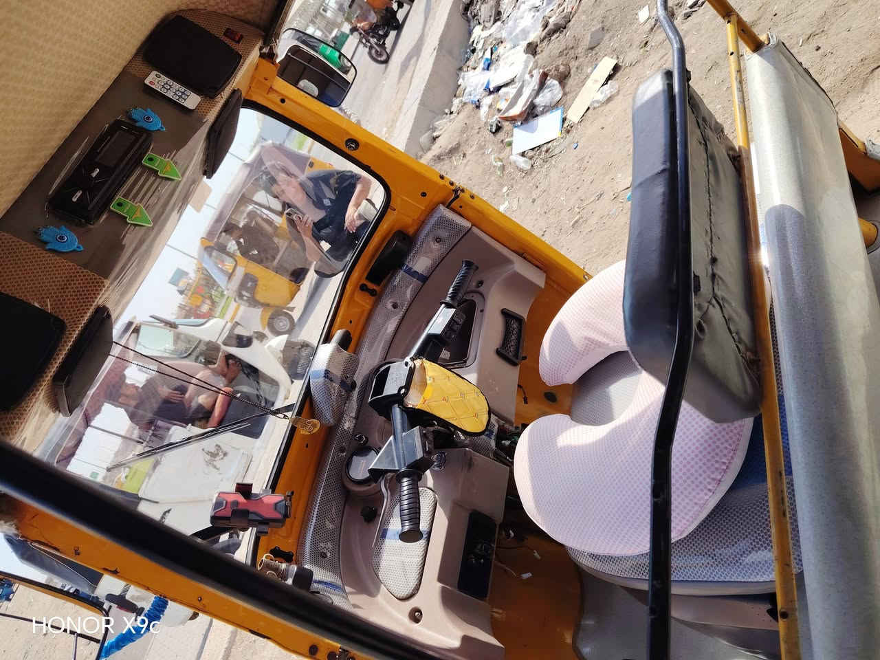 سلام عليكم تكتك للبيع موديل 2020بسمي المكان البصره الزبير ***********

نص مكتوب في الصور:
- HONOR X9c