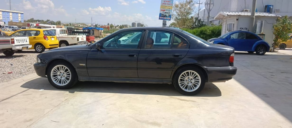 Bmw528 مديل٢٠٠٠ /كيرو مه كينه ي به شه رت ته قه و ره قه ي به شه رت كاره باياتي مه زبوته جوار تايه و ويل لوك  كورينه وه يش ئه كه م له سه ر دل كرتن ژ. م *********** كالار, السليمانية

نص مكتوب في الصور:
- NOTE 40 Pro
- 24mm f/1.7 1/113s ISO50
- ***********