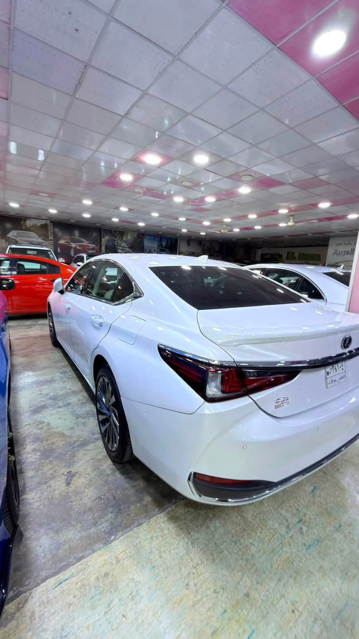 Lexus ES 300 h 2024 هايبرد 

ماشية 5  الاف فقط
حادثها  (الشاصي مرفق) 
----
كامرات 360 درجة 
تحديد مسار 
فتحة سقف 
داتا شو 
شاشة جبيرة نظام كار بلي وايرليس 
شحن لاسلكي  
مري شفط وكهرباء 

مكانها الفلوجة🚨 

سعرها 245$
   

***********
