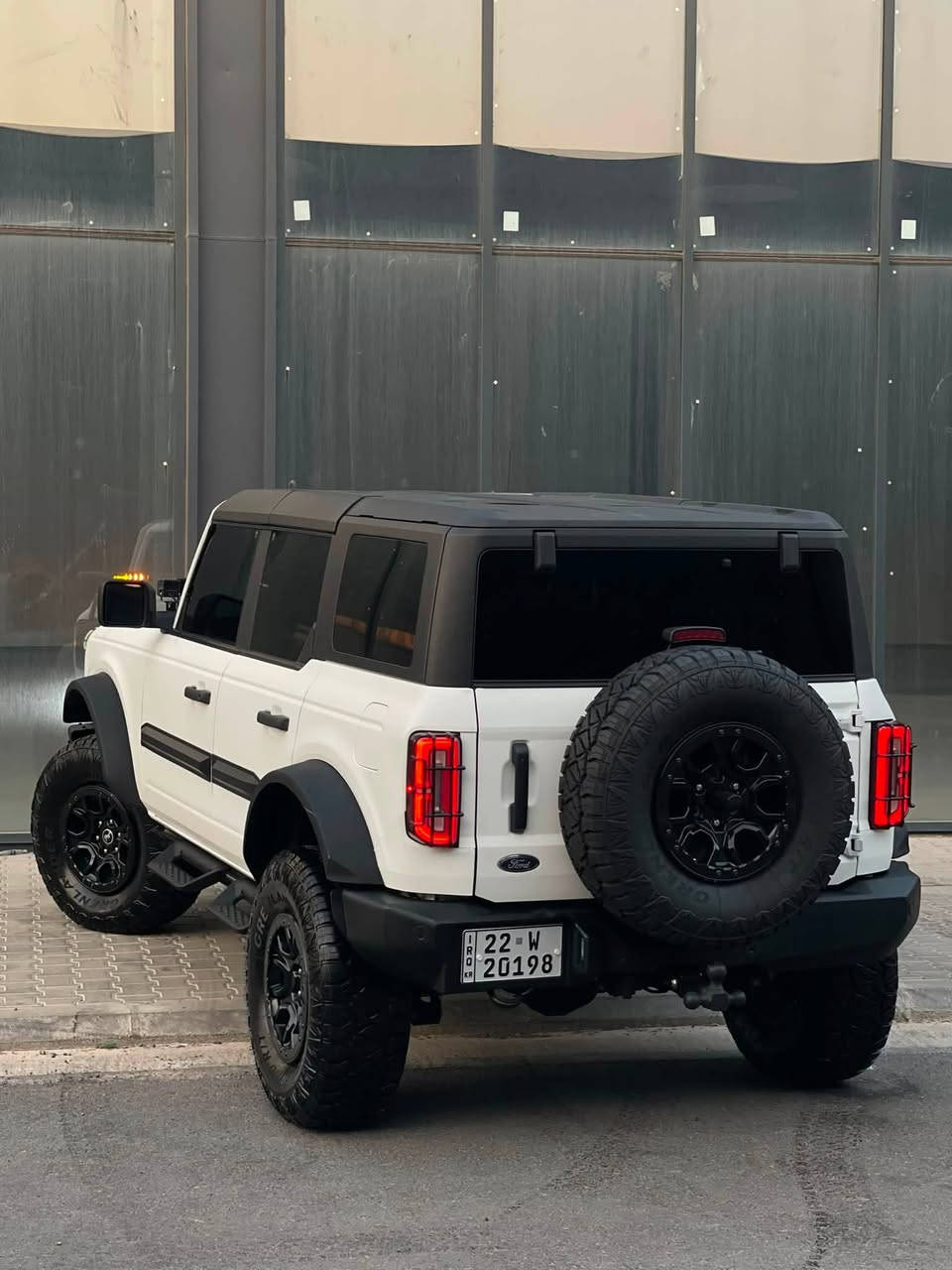 سلام عليكم 

فورد برونگو 2024 Wild trak🇺🇸🇺🇸

السيارة بيهة نص جاملغ و نص بونيد بدون تبديل بدون ايرباك 

مكان السيارة سليمانية 

محرك 6 سلندر توربو چارج 

مواصفات wild trak
شاشة جبيرة 
كامرات ٣٦٠ درجة 
رادار ٣٦٠ درجة 
شحن وايرليس 
اطفاء ذاتي 
حساس امامي و خلفي 
5 دكم السيارة 
شاشة اندرويد 
كشنات جلد 
كشنات كارباء جهتين 
كشنات هيتر 
استيرن هيتر 
بصمة ابواب 5
تشغيل عن بعد 
گيج الكتروني 
نضام AUX
دعامية امامي حديد رابتر 
بلاجيكتور رابتر 
دبلات foox
لوييات رابتر 
فندرات عريض 
لايتات ليد 
بگلايت ليد 
فور ويل 4*4
سقف متحرك 
داخل جلد لونين كلش مميز 
دوسات حديد 
ماشية ٢٧ ميل فقط 

السيارة مغلفه PPF طافي ضمان ١٠ سنوات 
بيهة كتاب تضليل 80% 
السيارة مصروفة علي كلش اهواي و بلواقع احلي 
كير و مكينة كله ابشرط بدون اي خلل 

سعرة ٣٧٠$ بي مجال 

رقمي *********** 

السيارة بسمي ابشرط تحويل او وكالة
