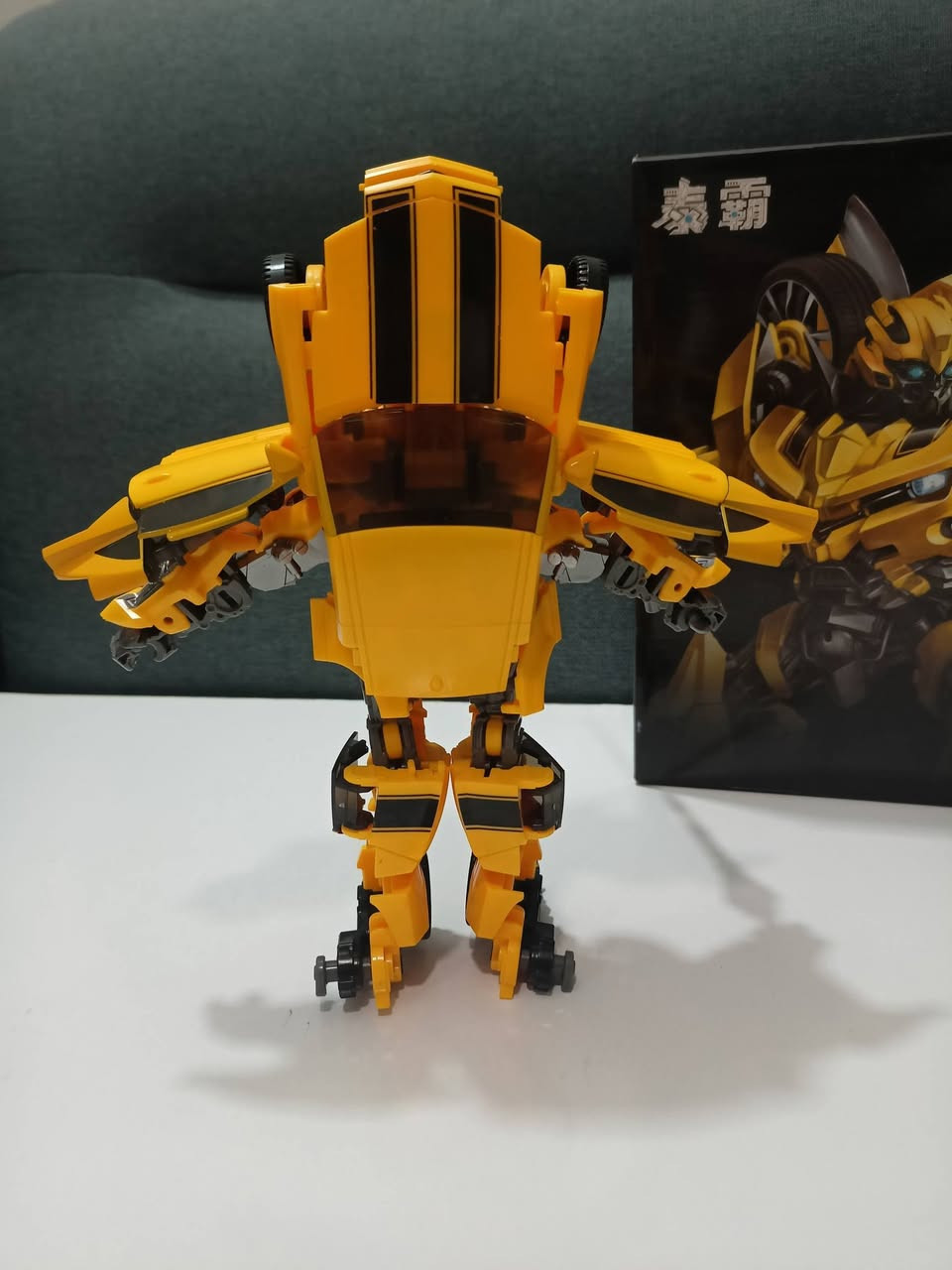 Transformers
مجسم بمبلبي يتحول الى سيارة كامل مع الكاتلوج + سيارة اوبتيموس برايم
