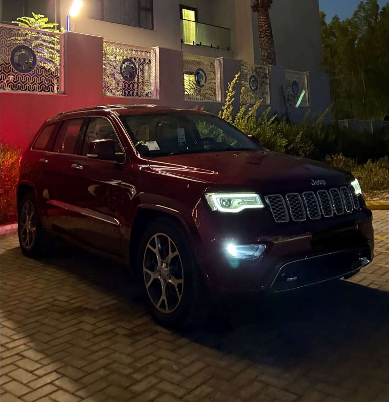 السلام عليكم
✅جيب اوفر لاند خليجي 2019  وكاله هارلم 
✅اللون ماروني مميز
✅رقم بغداد تحويل مباشر 
✅السياره 
✅المواصفات : 1/1 ( جكات ) Overland
✅السياره مابيها اي نقص كامله على اخر حبايه ادامه من ✅كل النواحي عليها تشغل وتطلع سياره مال جناي
✅محرك 6 سلندر 3600

✅السقف بانوراما طكتين

✅المقاعد جلد تدفئة وتبريد 

✅حساسات امامية

✅حساسات خلفية

✅كاميرا خلفيه 

✅نقطة عمياء

✅مقود السائق كهربائي

✅دفع رباعي 4X4

✅تشغيل عن بعد

✅صندوق كهربائي

✅تدفئة ستيرن

✅دمام خلفي مع سستم صوت 

✅المقاعد السائق ولراكب كهربائي

✅داخلية لون بيجي مطعم بجوزي

✅ذاكرتين لحفظ وضعيات الجلوس

✅سستم صوت 
✅3شاشات  شاشة كبيره 8.4 انج 

✅نظام خاص للطرق الوعره

✅المصابيح الأمامية  لد نهاري + اشاره ترحيب من ✅الاقتراب من السيارة 

✅بخاخ ماء لتنظيف المصابيح الاماميه ( زراك لايت )

✅مري جانبيه كهرباء

✅مرايا جانبيه قابله للطي عند الفتح والاغلاق 

✅مرايا بخاصية التعتيم الذاتي

✅نظام الملاحه Gps

✅نظام خاص للطرق الوعره

✅كشافات ضباب بروجكتر 

✅محدد سرعة 

✅ويل كاب قياس 20 انج التايرات جديده

✅نظام بريك اوتاماتيكي ( Auto break system)

✅نظام تشغيل واطفاء اوتماتيكي للمحرك ( Auto start  

✅جكات لرفع وتنزيل السيارة

✅واكو مواصفات كلش هواي

✅ماشية 90 الف km ملاحظة: السياره مكفوله من ✅الضربه والصبغ والتبديل بدون اي حادث وضرر  ✅خليجيه وكاله هارلم

💸السعر : 250وبيها مجال بسيط للشراي انشالله 
🏠العنوان: بغداد السيديه  📞للاتصال *********** ☎️عادي او واتساب ***********
