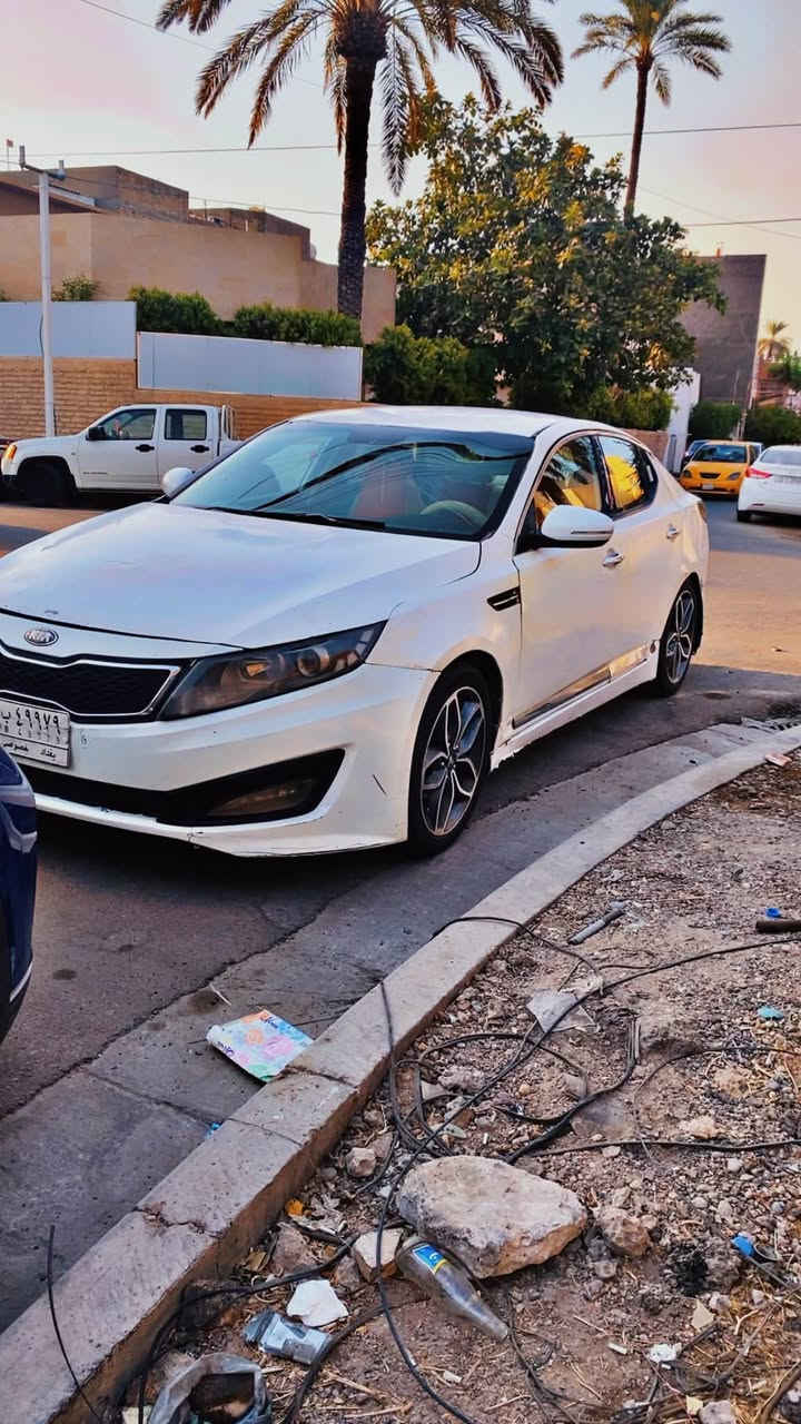 سيارة اوبتما ٢٠١٢ خليجي مصبوغة صبغ عام 
مكينة دوش ٢٤٠٠ المرغوب بيها  كامل موصفات عدة البصمة والفتحة تبريد قطعتين باسمي تحويلة نفس اليوم ***********  يوجود مرواس حسب القناعة وبيع نقد مابيع اقساط
