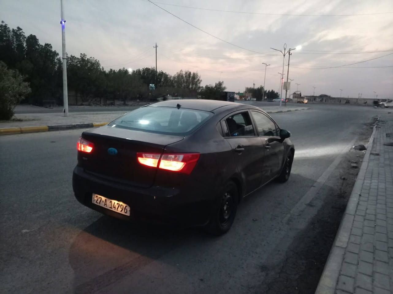 للبيع او المروس كيا ريو 2014 خليجي 
مكينه 1600 
محرك كير حداديه وتخم تاير بشرط 
بيها تبديل جاملغ وبنيد 
رقم ذي قار سنويه  له 30 
بسمي مداور ثاني يوم 
للتواصل ***********
