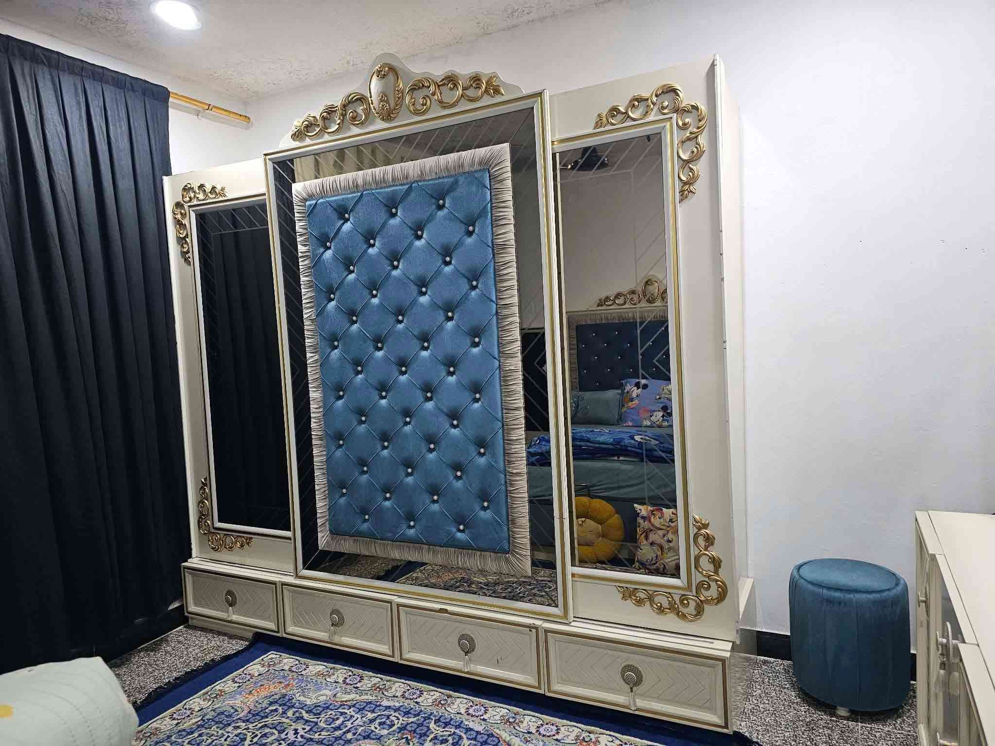 الشعب • غرفة نظيفة • كراسي ٢