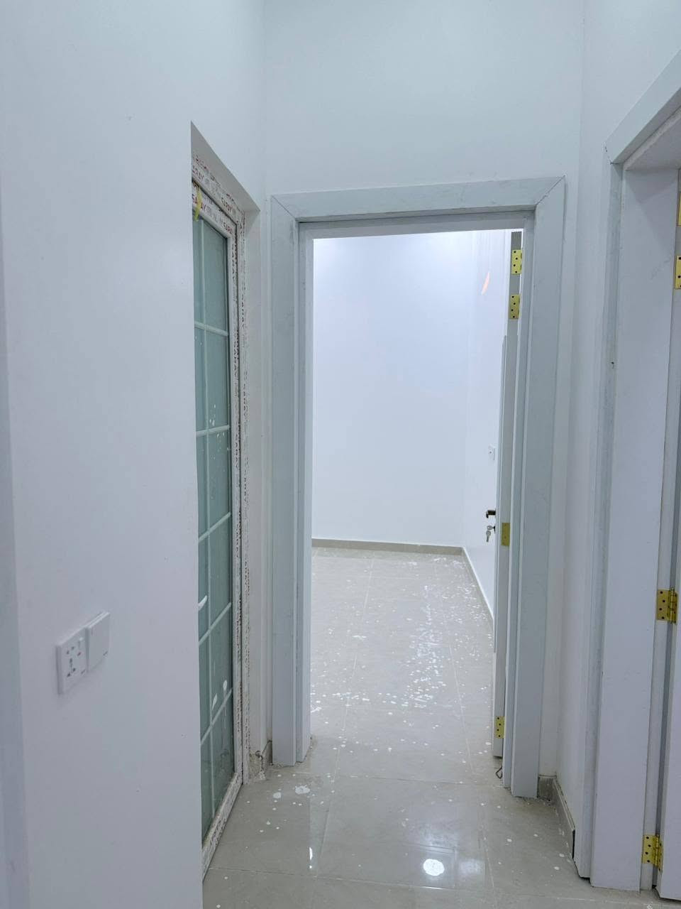 🏡 بيت للبيع – الموحية
📐 المساحة: 120م²📏 الواجهة: 10م🏠 طابقين – بناء 2026✨ فول مواصفات
السعر 245 مليون 
تفاصيل البيت: طارمة + استقبال + صحيات+ غرفه• صالة ومطبخ ومنور• الطابق العلوي : غرفتين + صحيات عدد 2 + صالة كبيرة بيتونة سطح
📞 للاستفسار:
***********

كروب الوأتساب:https://chat.whatsapp.com/FieRatum5tY5jLniSiyYqb?s=cl&p=a&ilr=1
