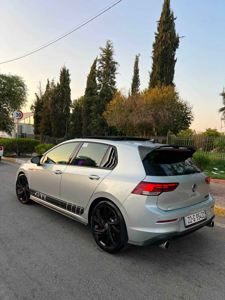 سلام عليكم
Glof Gti Otoban 2023
فول مواصفات ١/١ 
بانوراما 
داخل ليد 
كيج الكتروني 
سماعة 🔊 هارمان كاردون 
كشنات تدفة و تبريد 
لايت ايد 
بعد هواي مواصفات 
قطعتين صبغ سيارة 
ارباك طاك 
سيارة جديد مابي مصرف 
ماشي ٣٦ الف 
سعر ١٦٣ ورقة مجال 
مكان اربيل 
واتساب ***********
